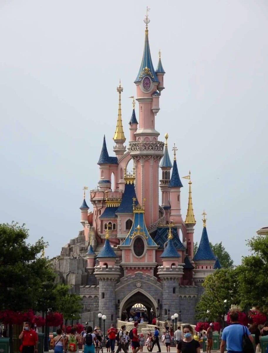 Refurbishment of Sleeping Beauty Castle Announced for Disneyland Paris,  Covered in Tarp During Work