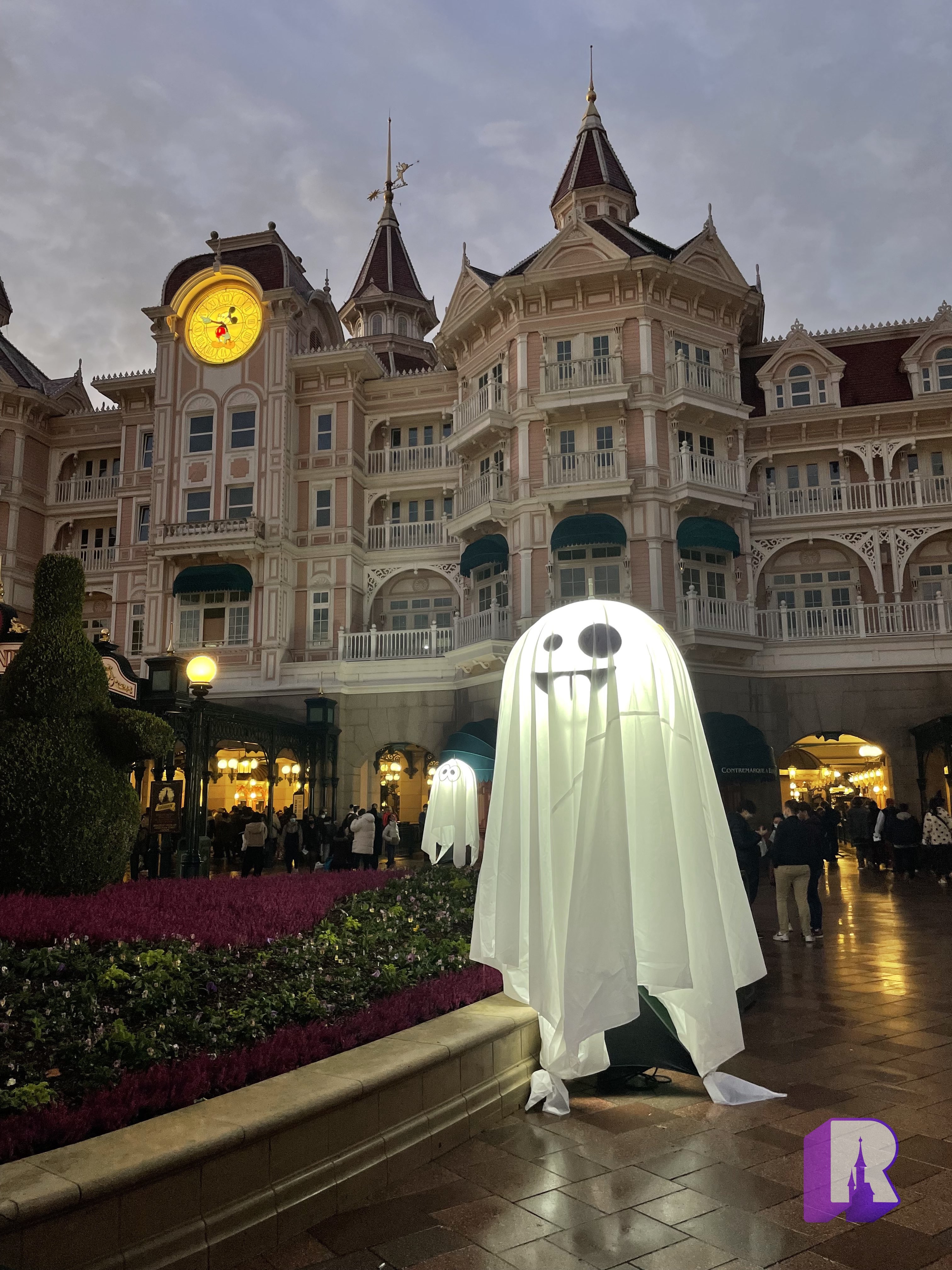 PHOTOS: More of Refurbished Sleeping Beauty Castle Revealed from Behind  Tarps at Disneyland Paris - WDW News Today